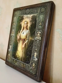 Образ Богині Лади на дереві