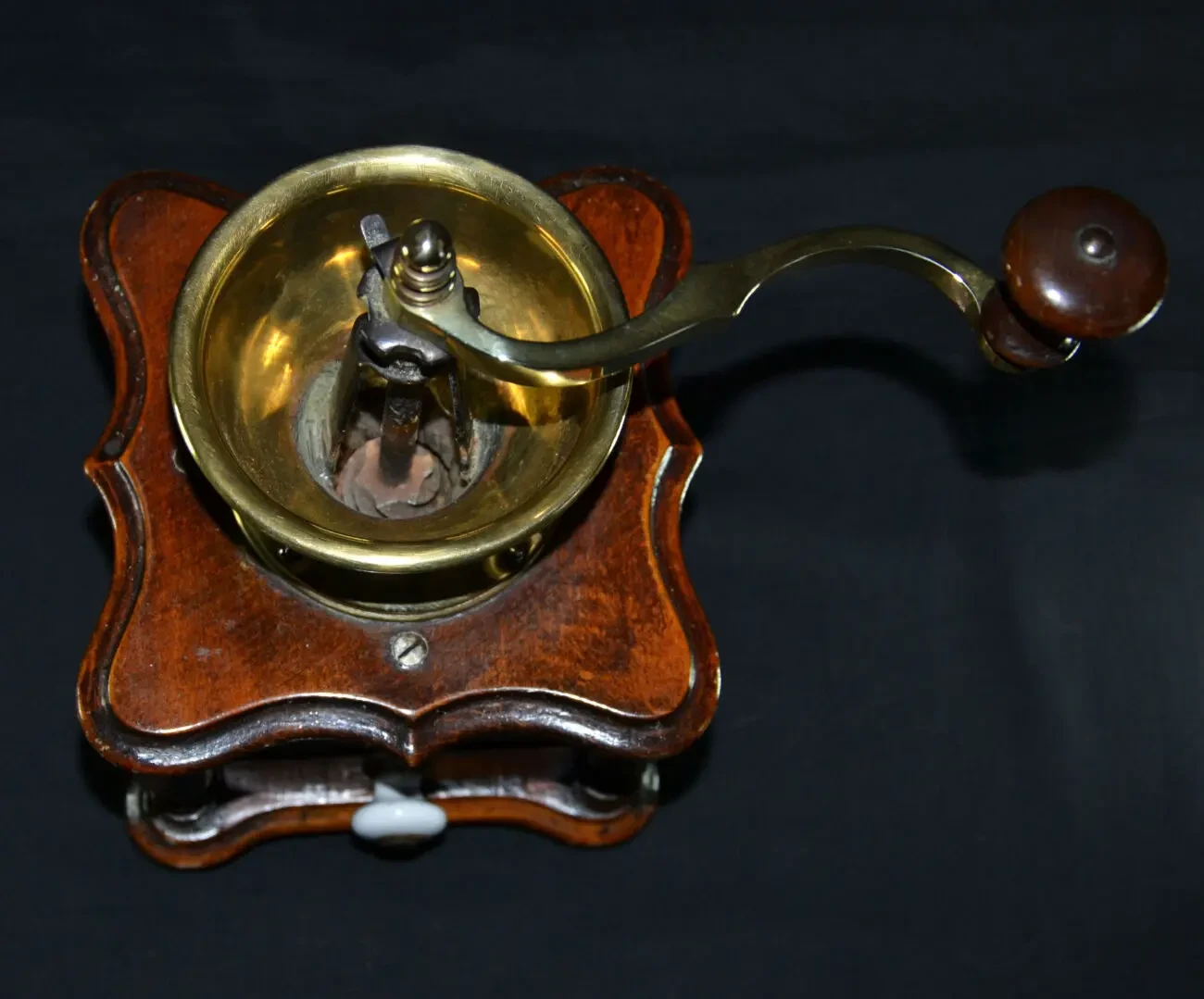 Антикварная деревянная кофемолка от Harhaus 6