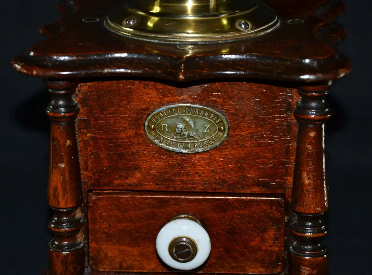 Антикварная деревянная кофемолка от Harhaus 3