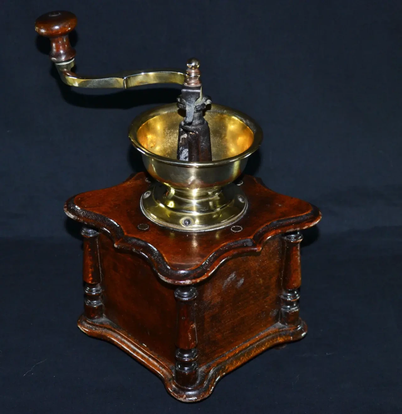 Антикварная деревянная кофемолка от Harhaus 5