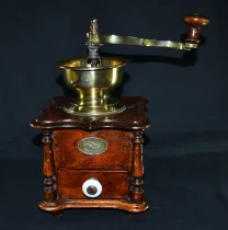 Антикварная деревянная кофемолка от Harhaus