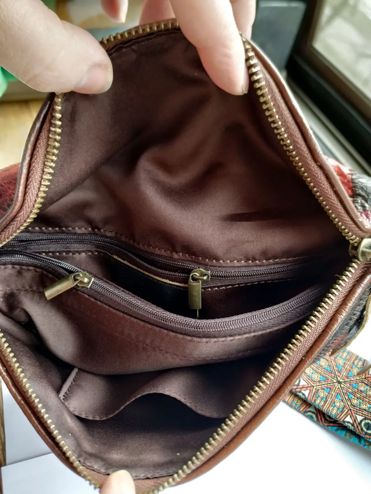 Стильна жіноча сумка в вінтажному стилі з широким ремінцем 3