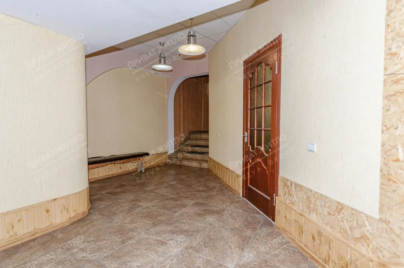 Комерційне приміщення в центрі міста навпроти Листопада 10