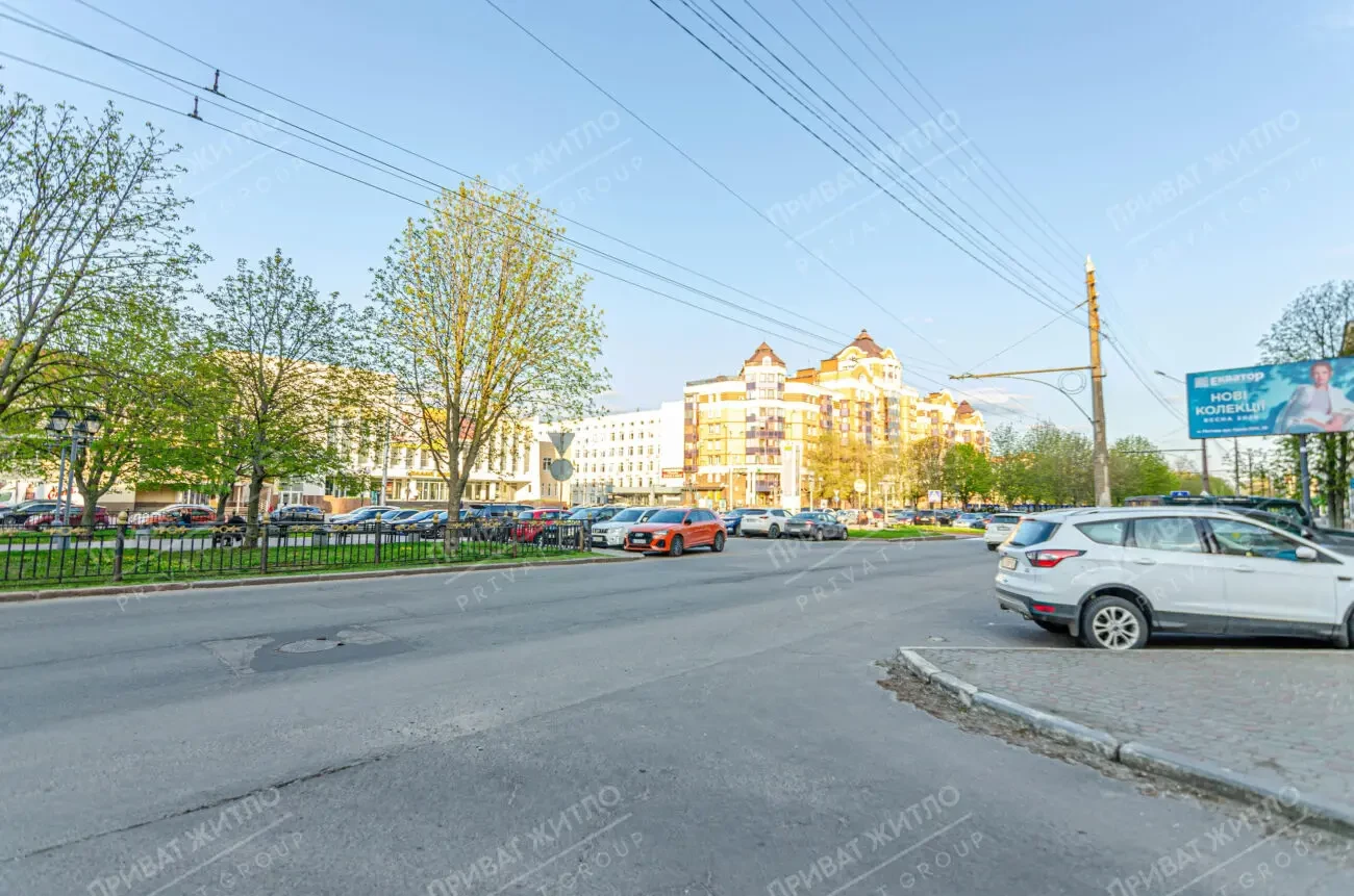 Комерційне приміщення в центрі міста навпроти Листопада 5
