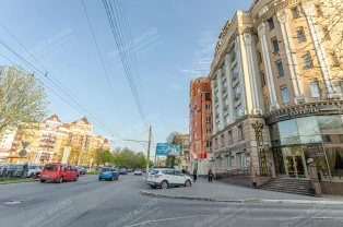 Комерційне приміщення в центрі міста навпроти Листопада