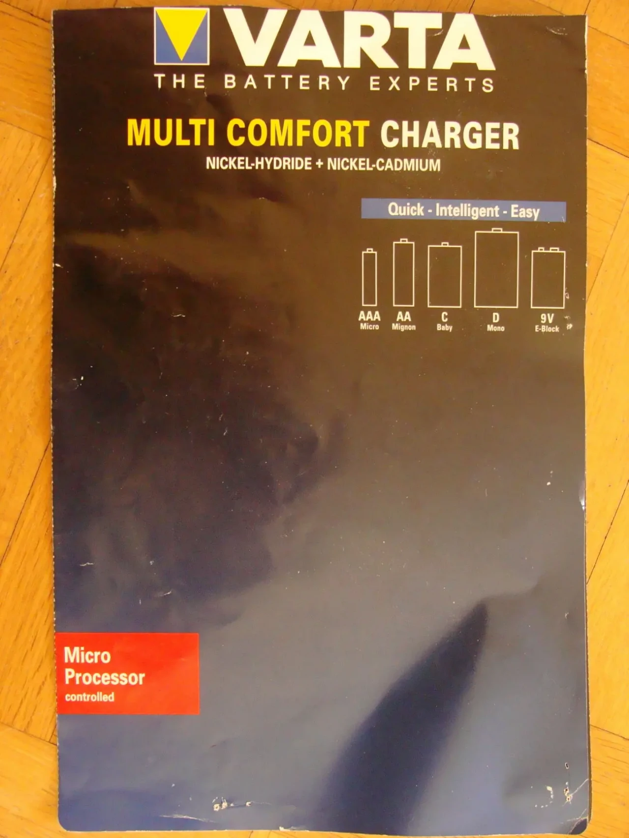 Зарядне Varta 57040 для акумуляторів NiMh/NiCd АА,ААА,С,D,R22 крона 3