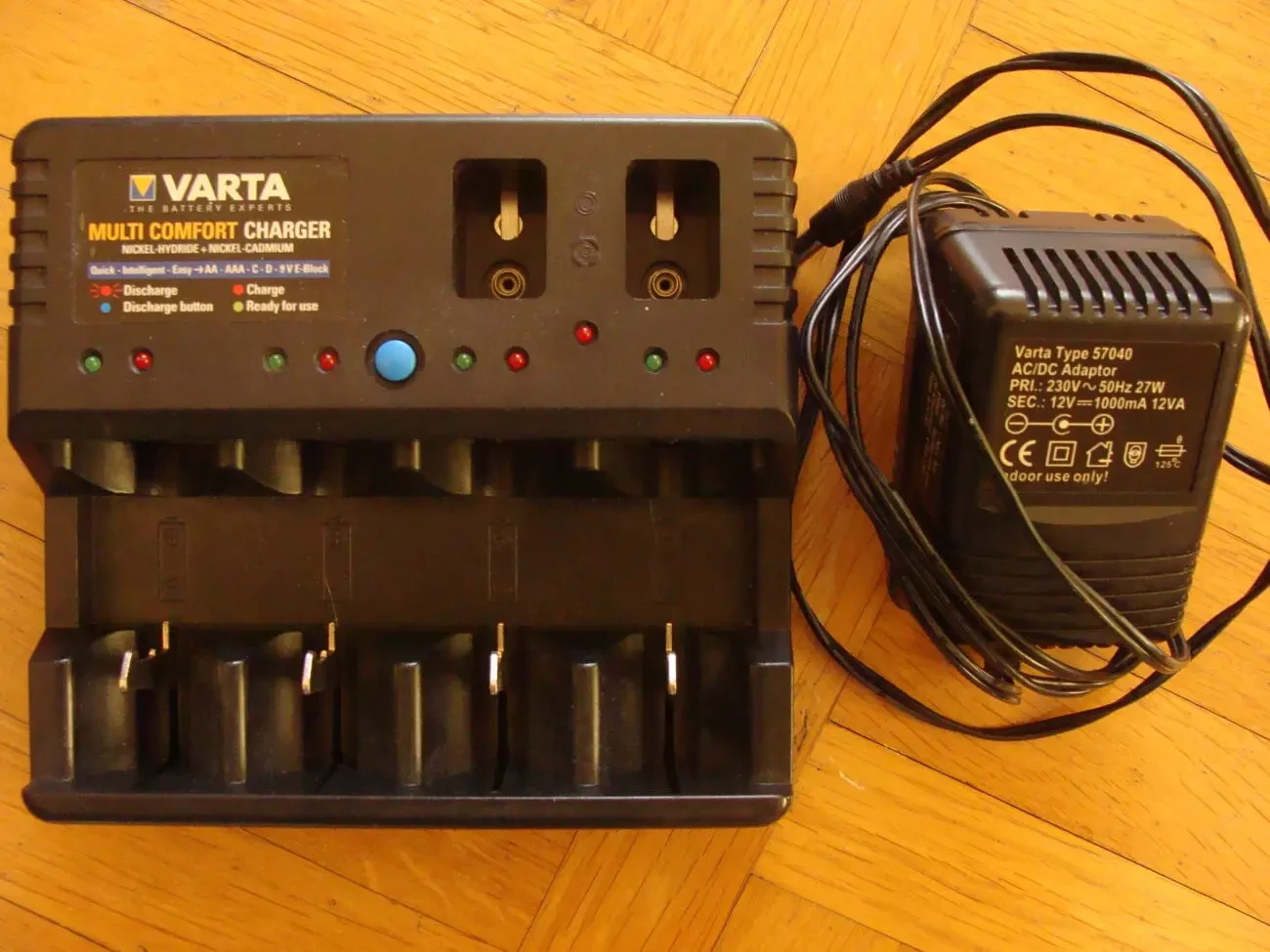 Зарядне Varta 57040 для акумуляторів NiMh/NiCd АА,ААА,С,D,R22 крона