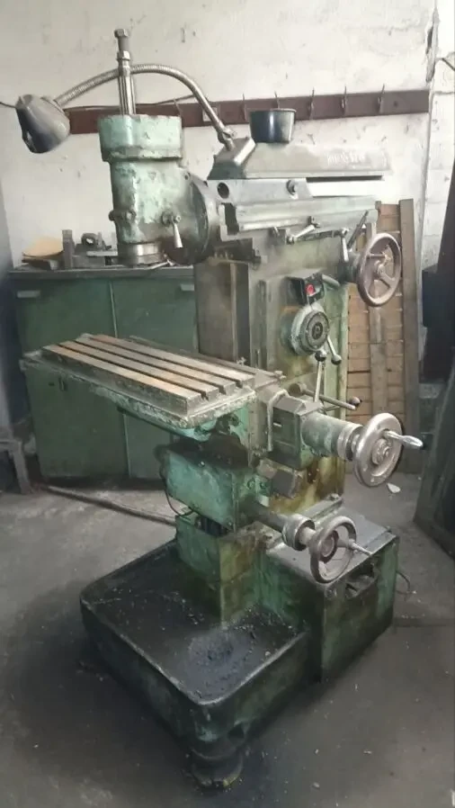 Фрезерний універсальний верстат 675п 4