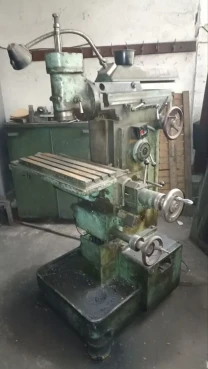 Фрезерний універсальний верстат 675п