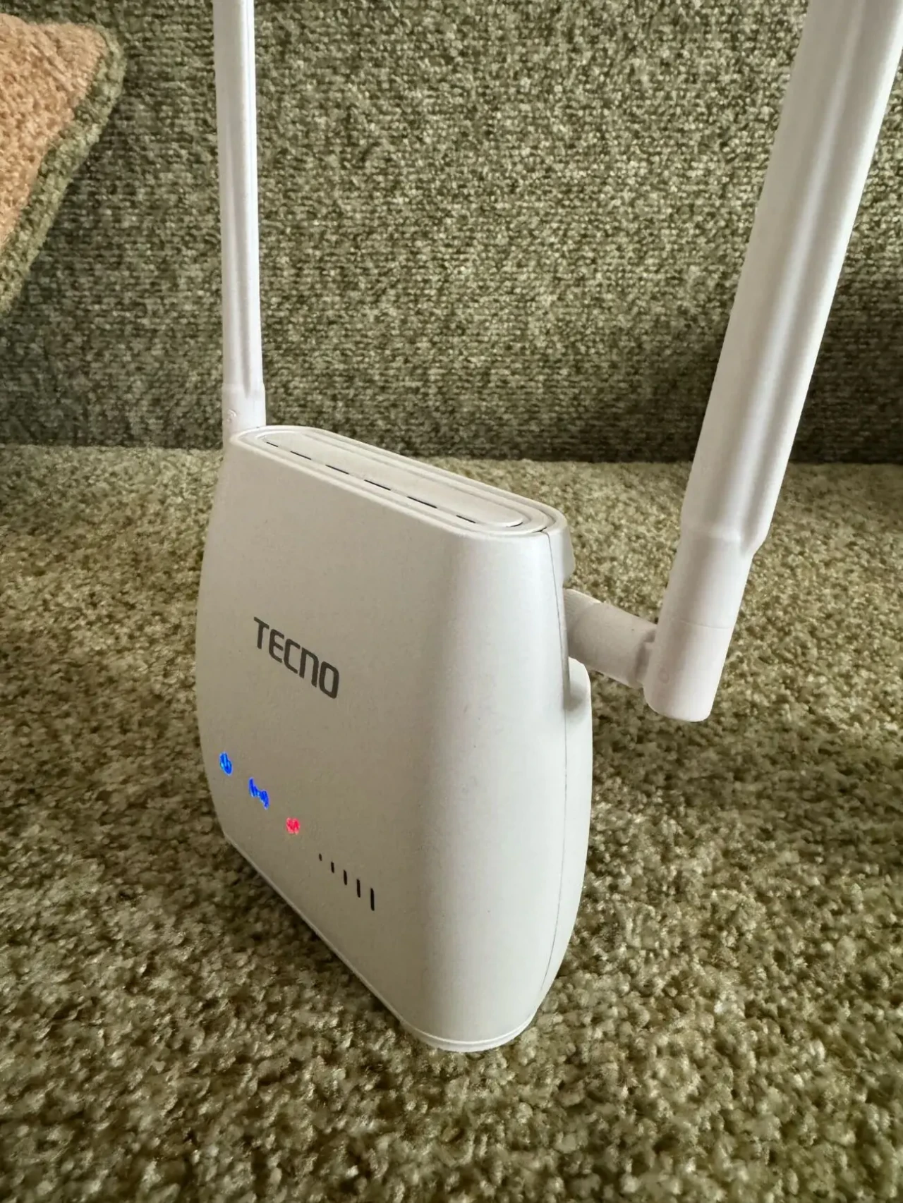 4G LTE Wi-Fi роутер Tecno TR210 4