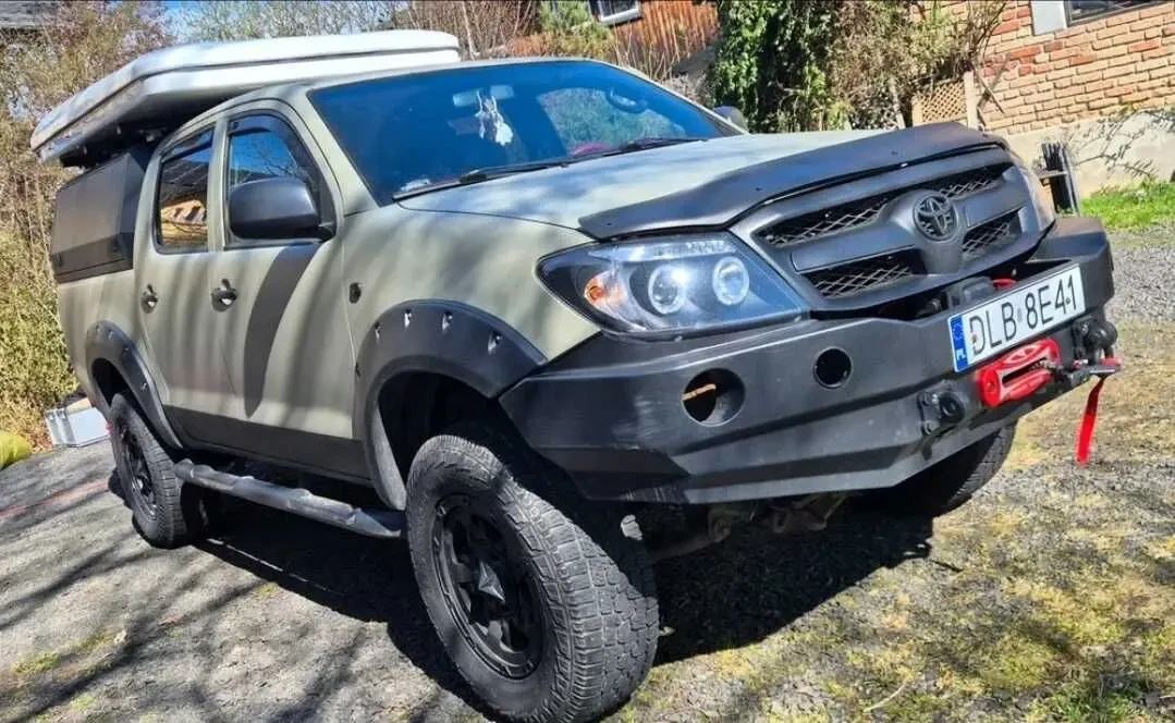 продам toyota hilux для військових