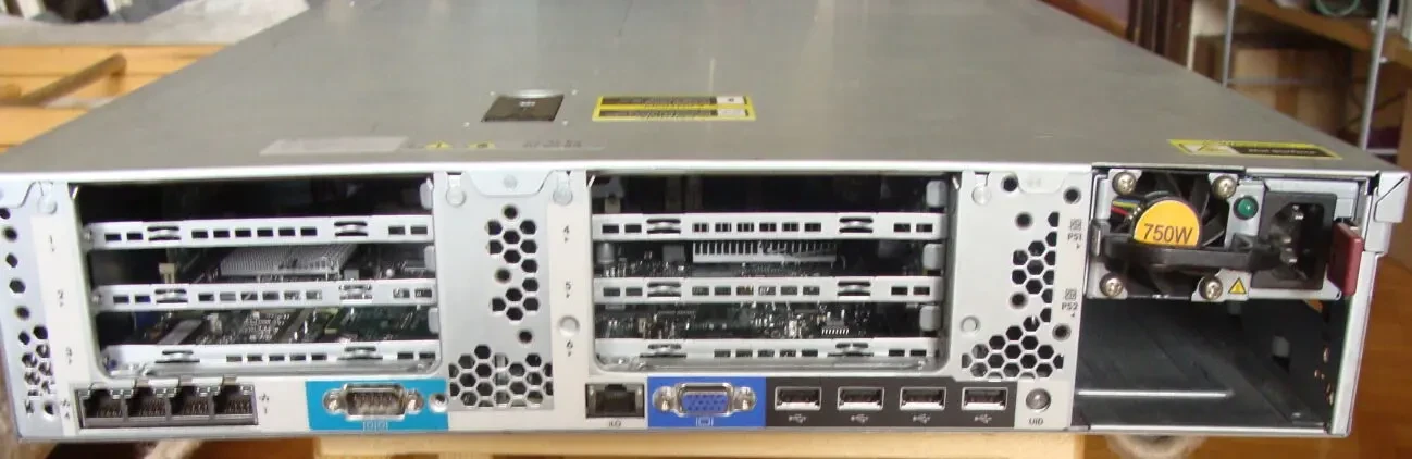 Cepвep HP ProLiant DLЗ80p Gen8 3