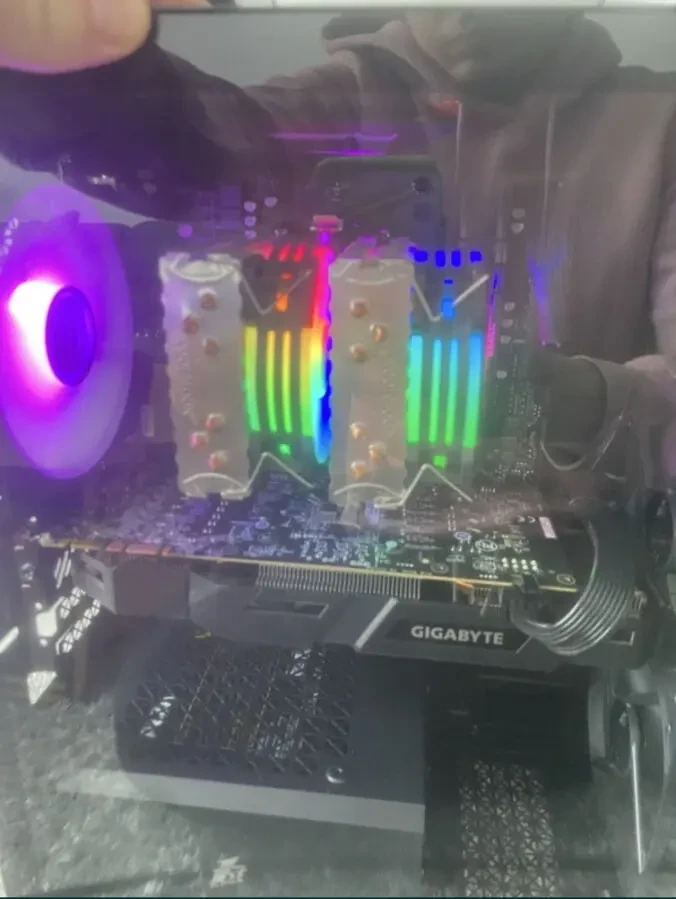 Продам пк r5600x 32gb ram nvme 256gb b550mk azza750w case 1stplayer