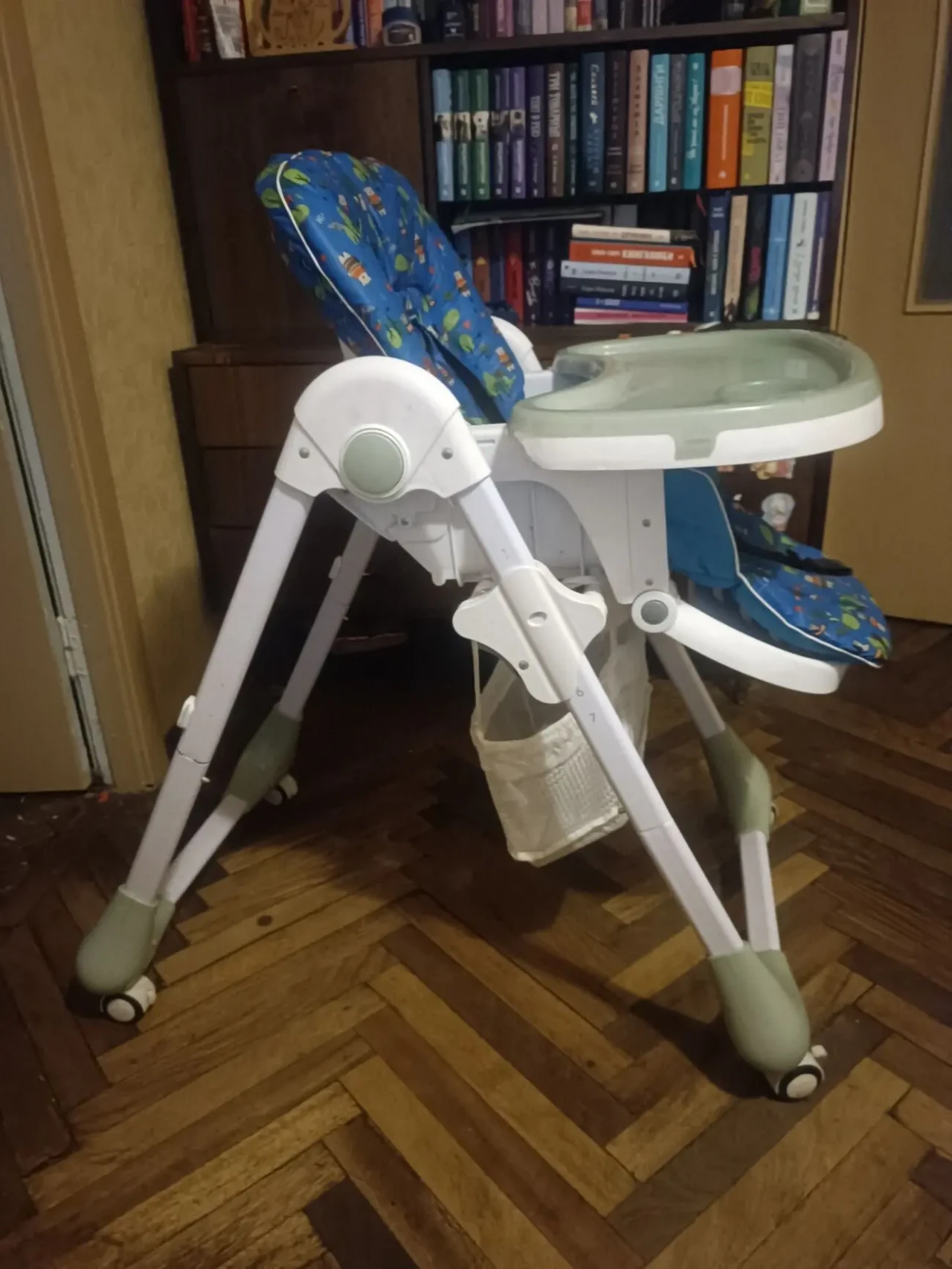 Продам дитяче крісло для годування