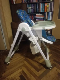 Продам дитяче крісло для годування