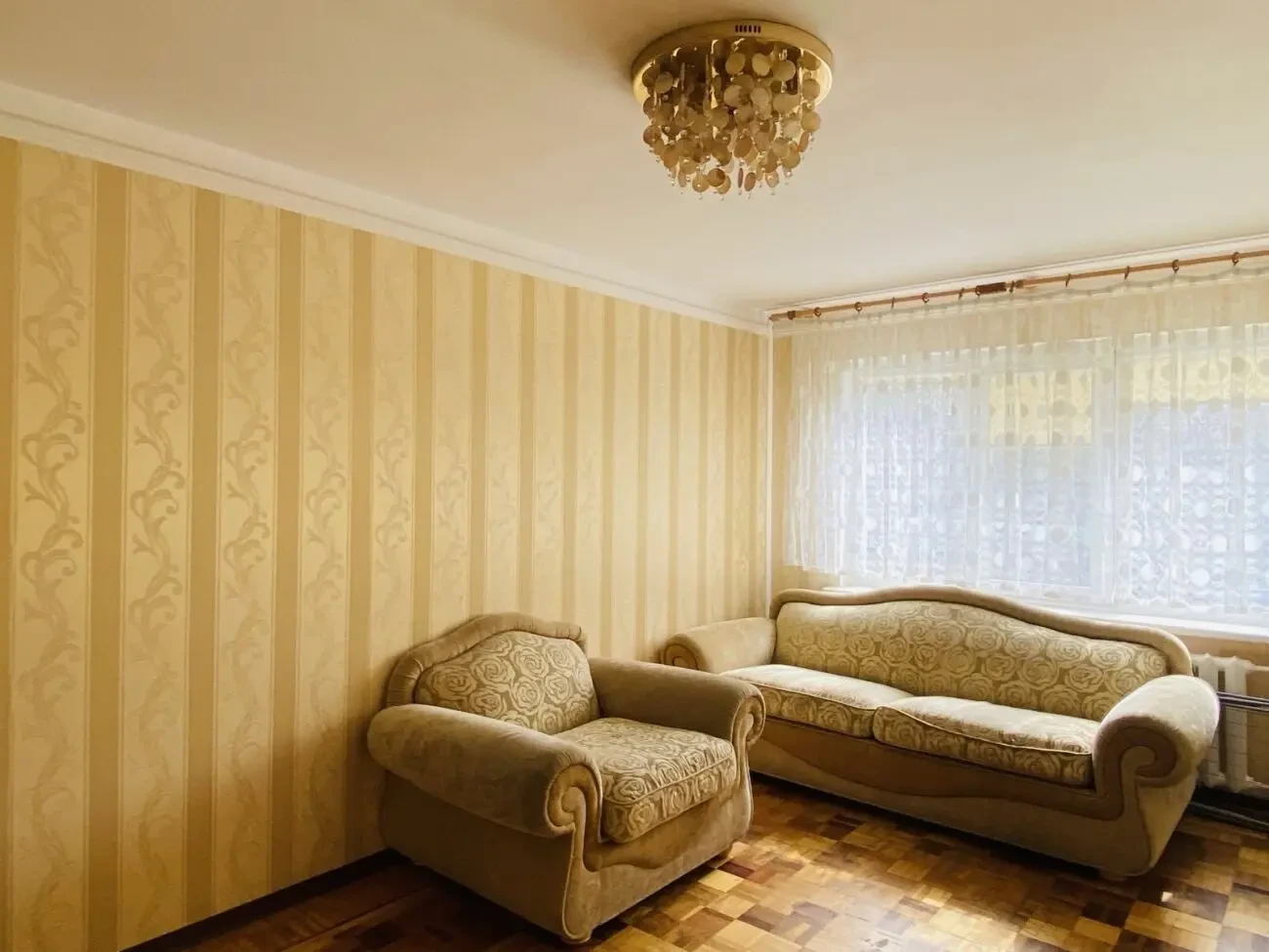 Продам квартиру на Бочарова Гос.програми 8