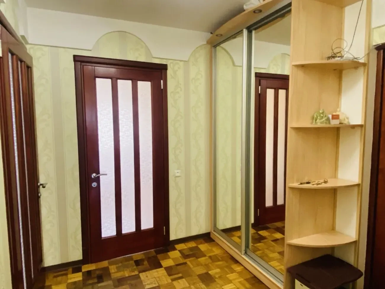 Продам квартиру на Бочарова Гос.програми 10