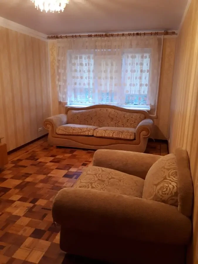 Продам квартиру на Бочарова Гос.програми 6