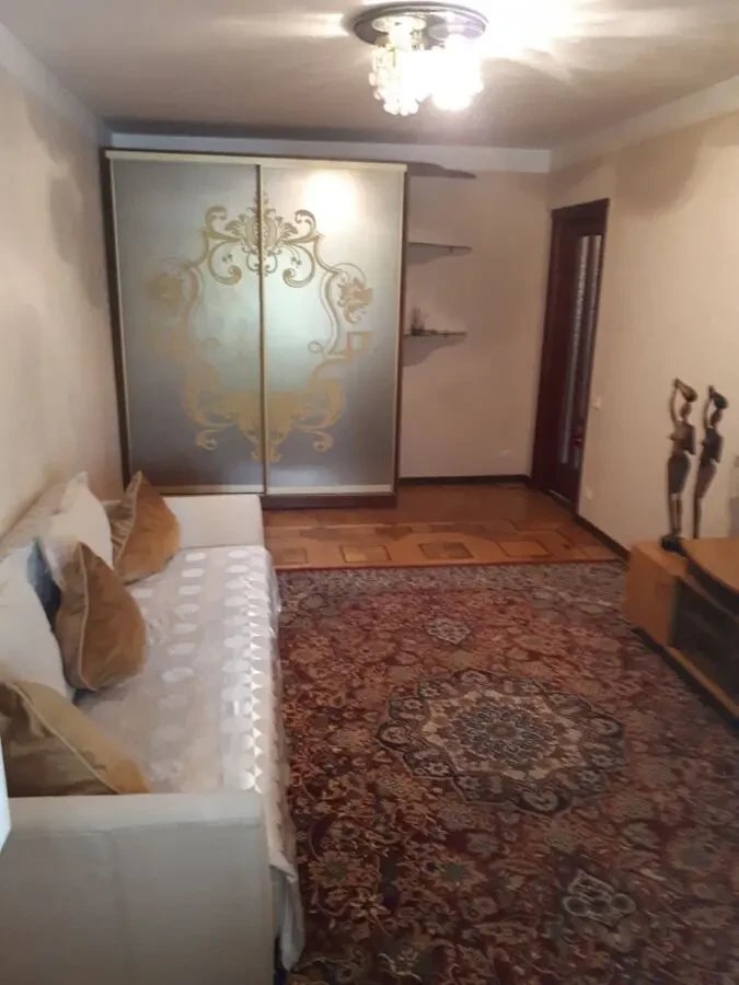 Продам квартиру на Бочарова Гос.програми 7