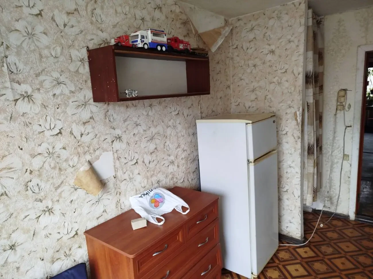 Продам комнату в коммуне 2/5, ул. Новикова/2 застава 4