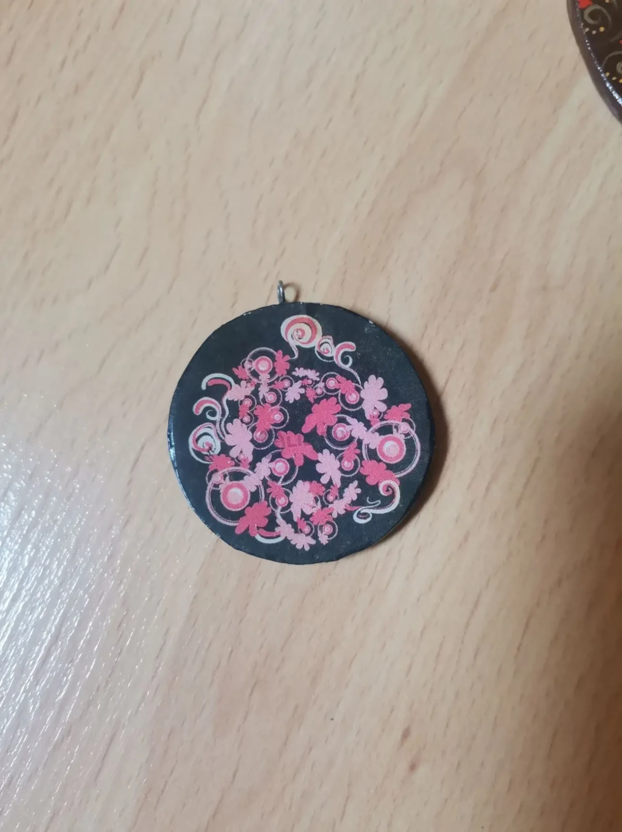 Яскравий кулон з квітковим принтом (Pink-Black)
