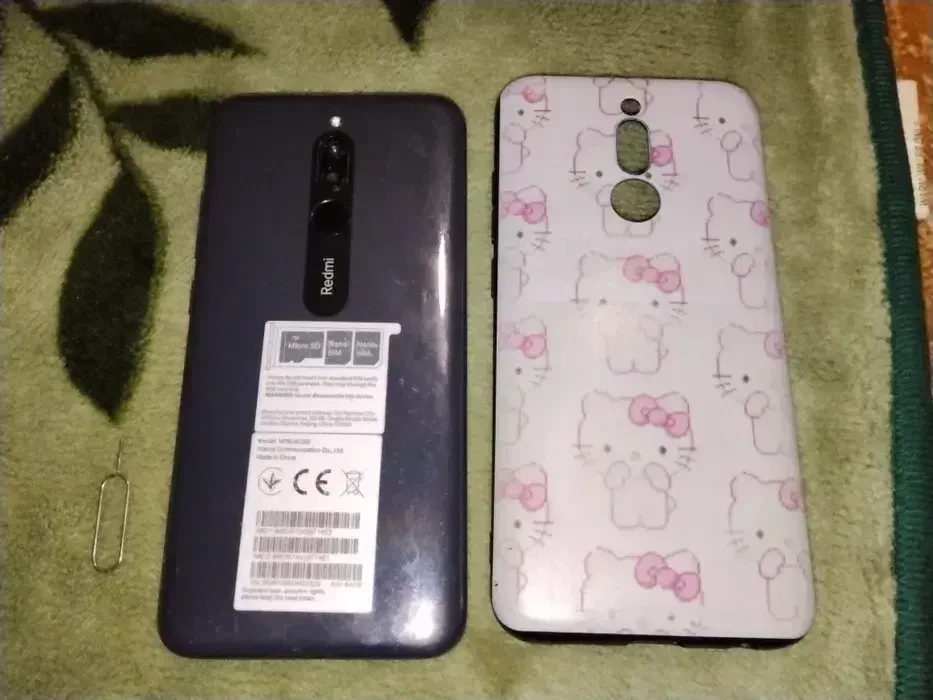 Xiaomi 8 4/64 с чехлом 2