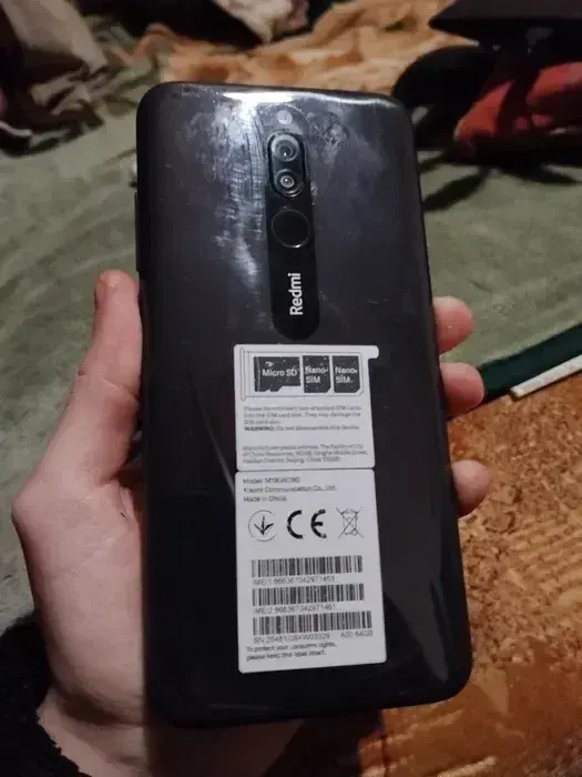 Xiaomi 8 4/64 с чехлом 6