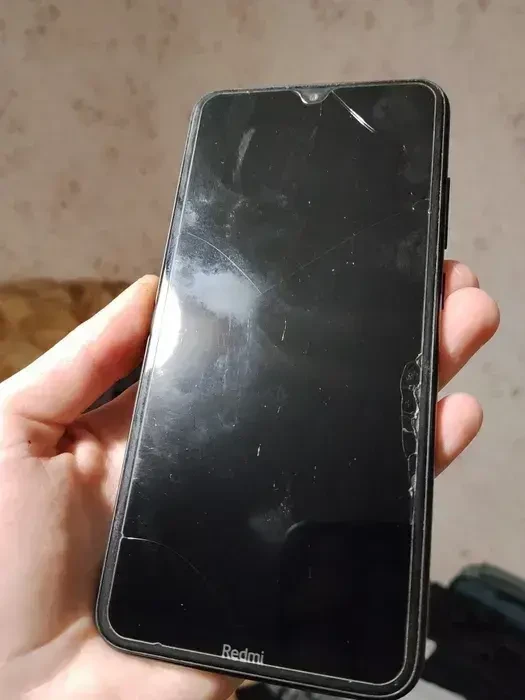 Xiaomi 8 4/64 с чехлом 8