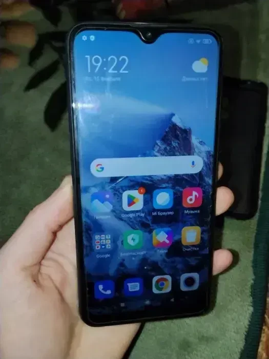 Xiaomi 8 4/64 с чехлом 3