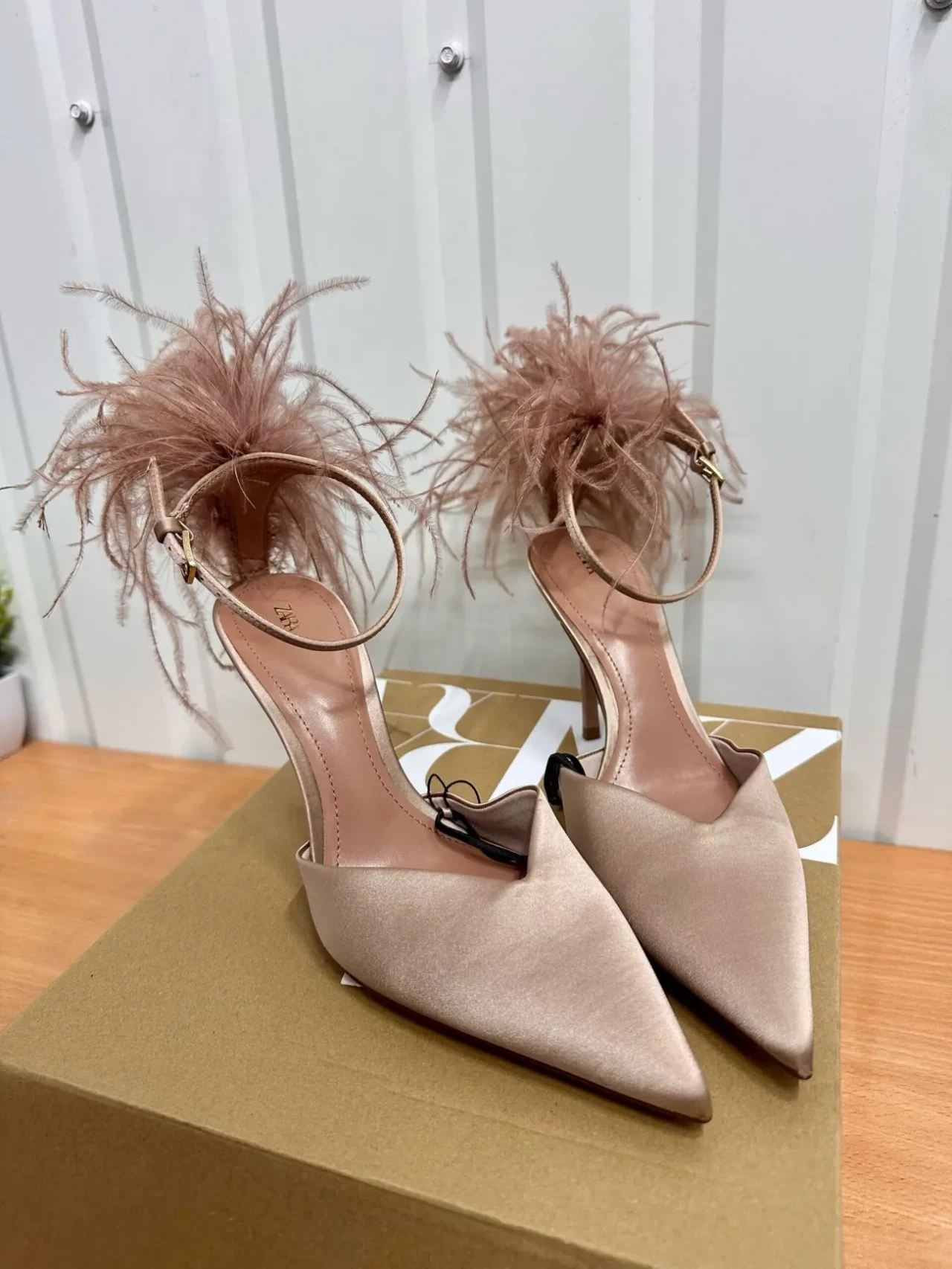 Туфлі Zara з пір’ям 8