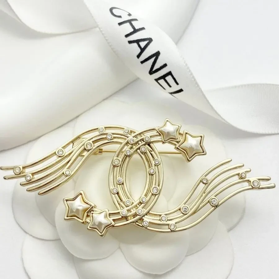Брошка Chanell 3