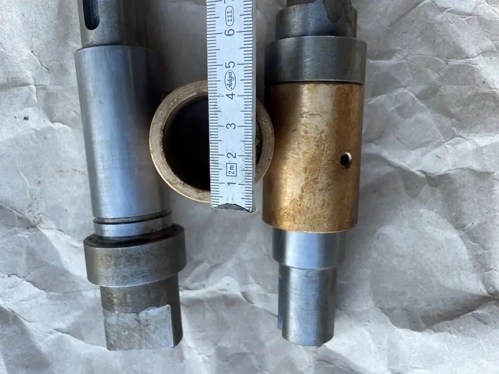 Для м'ясорубки М-632 горловина, шнек, гайка та інші зпч. 4