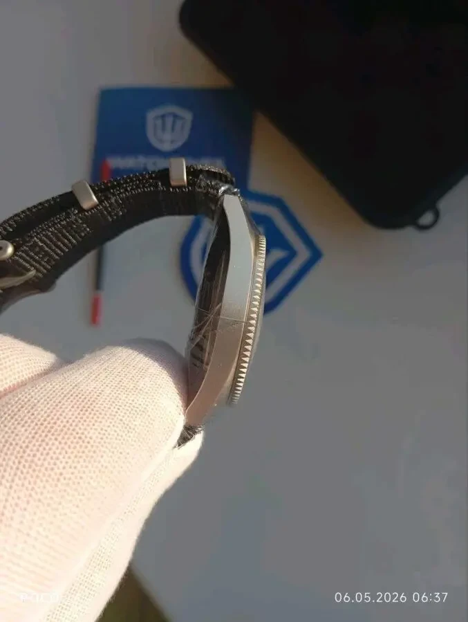 Часы мужские кварцевые Watchdives VH31 6