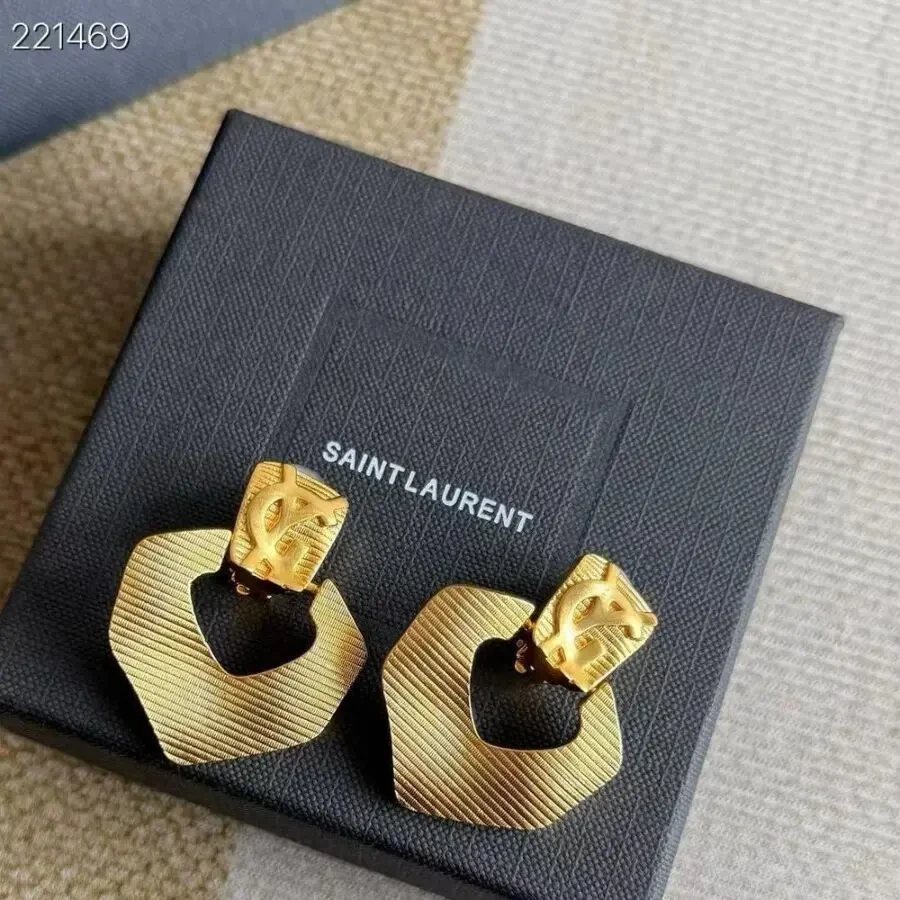 Кліпси Yves Saint Laurent Ysl