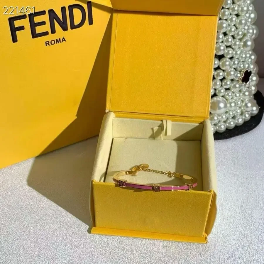 Каблучка Fendi 9
