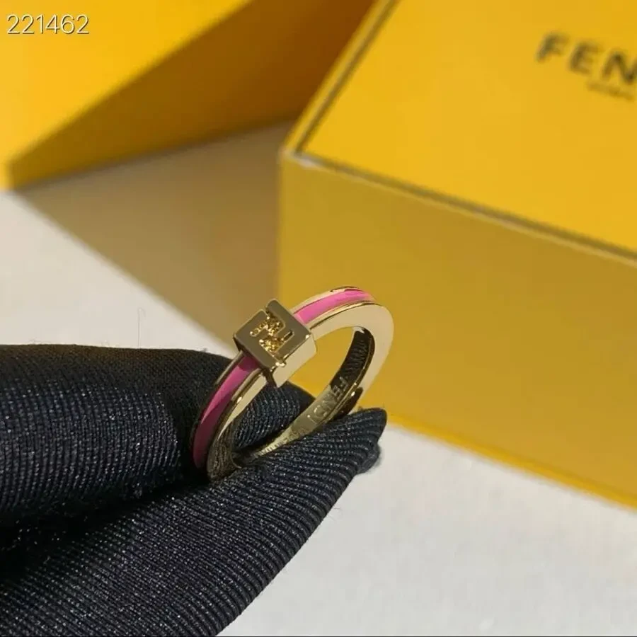Каблучка Fendi 4