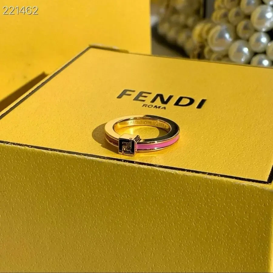 Каблучка Fendi 3