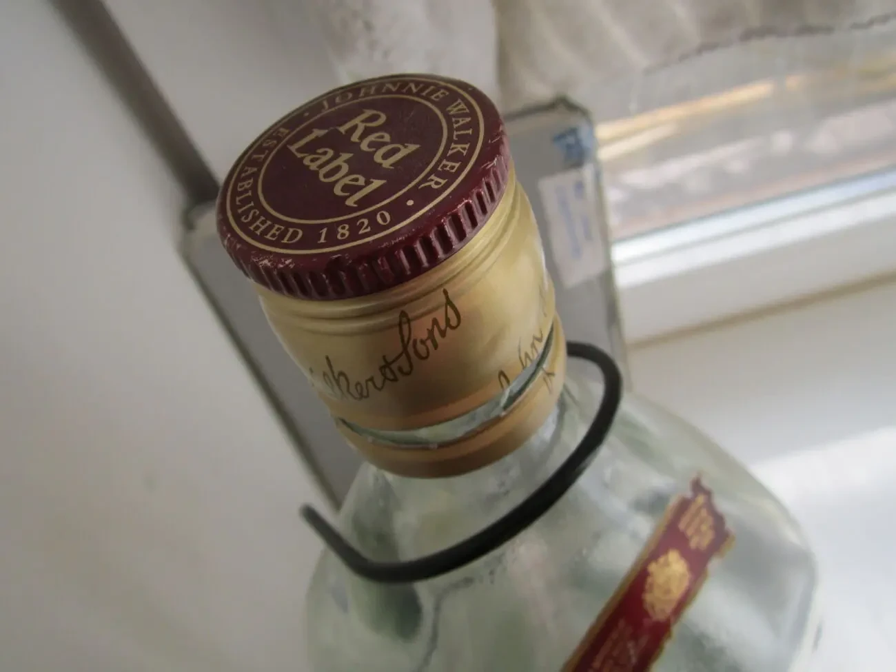 Коллекционная бутылка Johnnie Walker Red Label объемом 4,5 литра 9