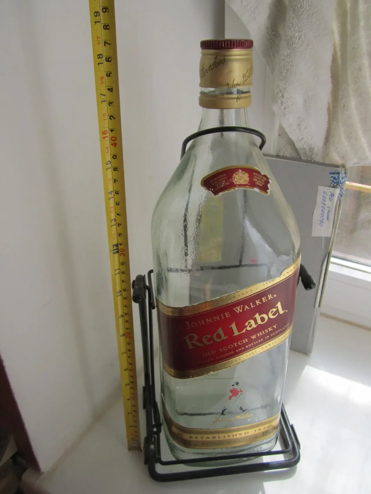 Коллекционная бутылка Johnnie Walker Red Label объемом 4,5 литра 7