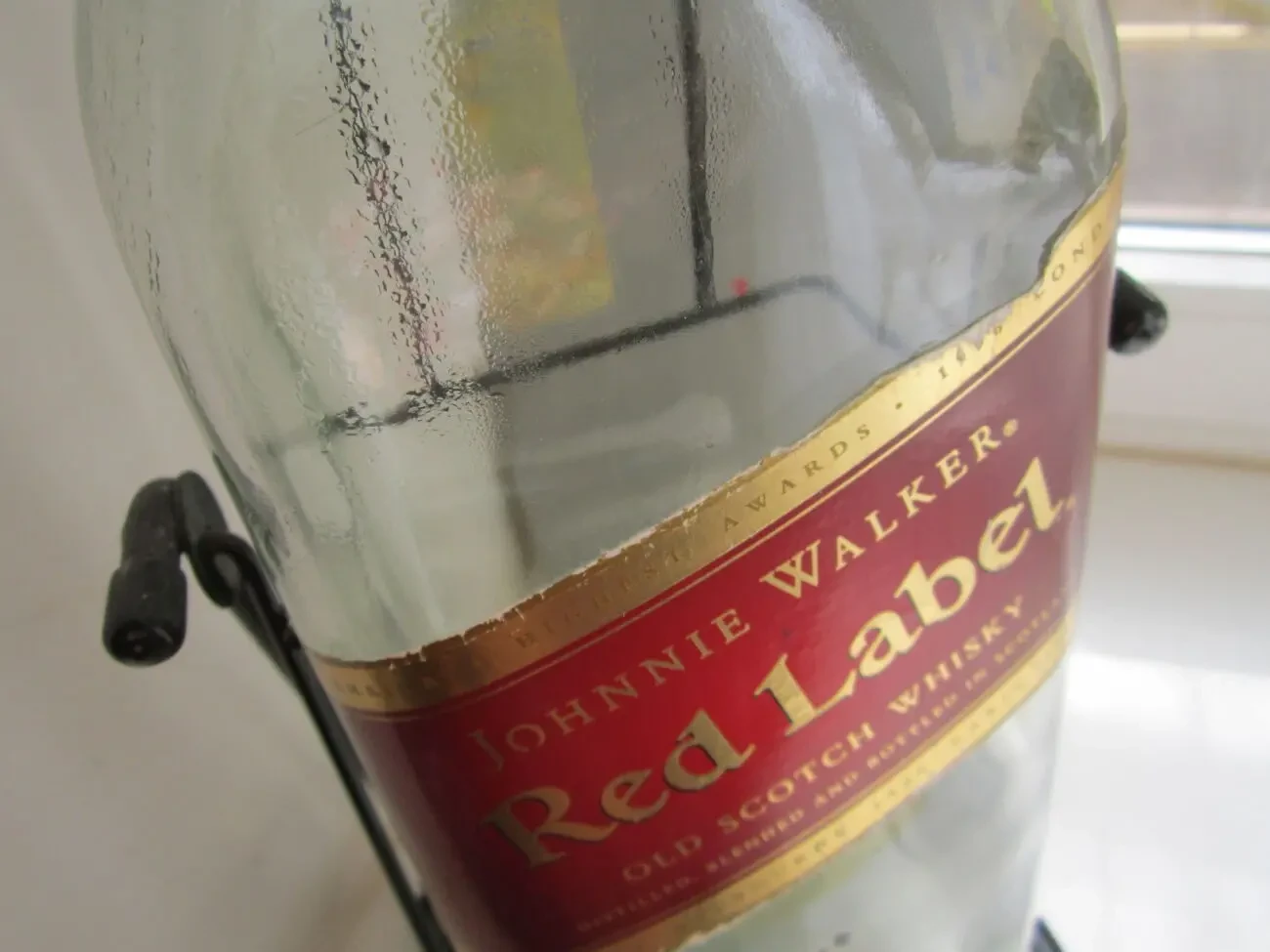 Коллекционная бутылка Johnnie Walker Red Label объемом 4,5 литра 8