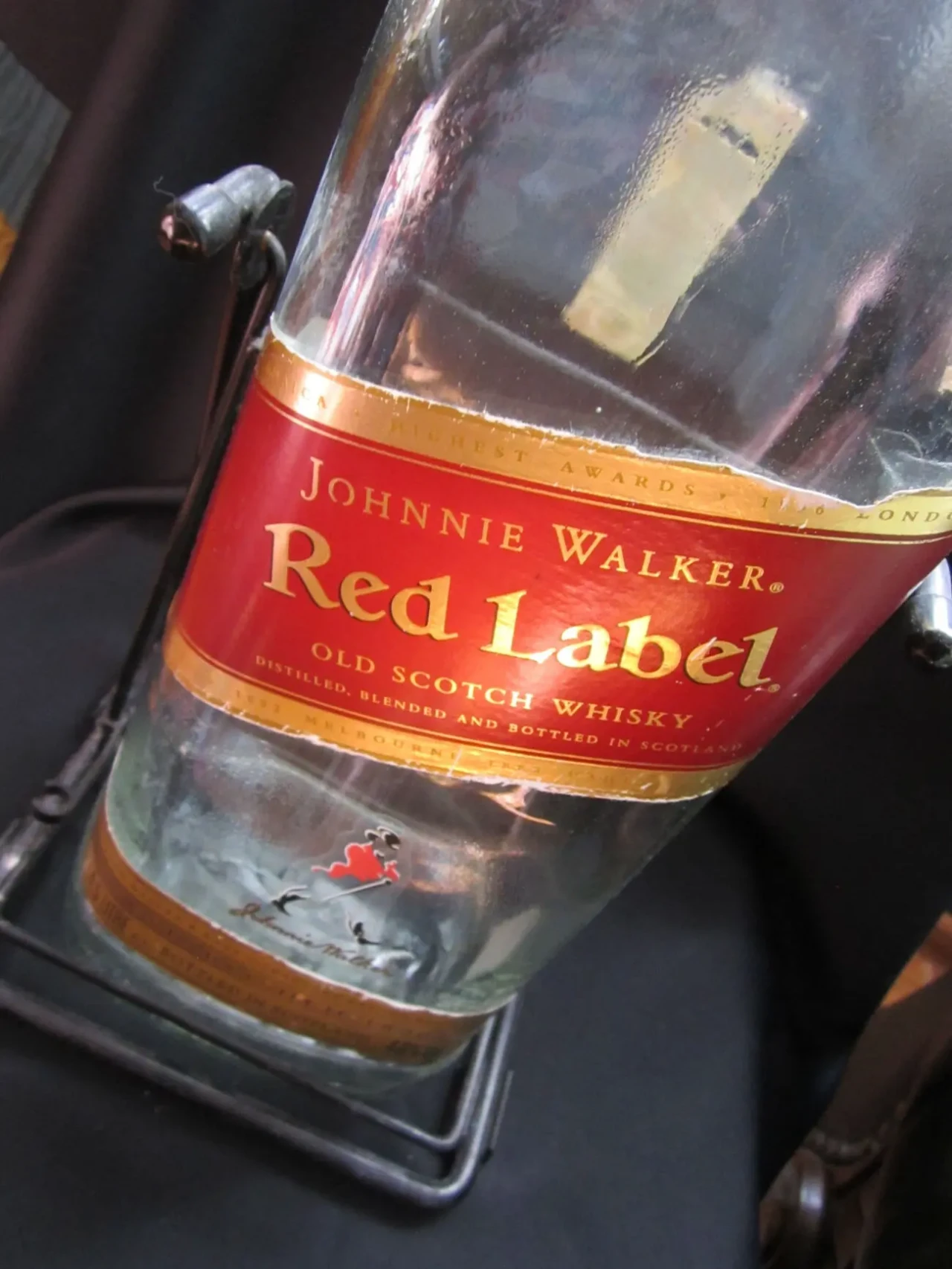 Коллекционная бутылка Johnnie Walker Red Label объемом 4,5 литра 4