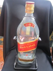 Коллекционная бутылка Johnnie Walker Red Label объемом 4,5 литра