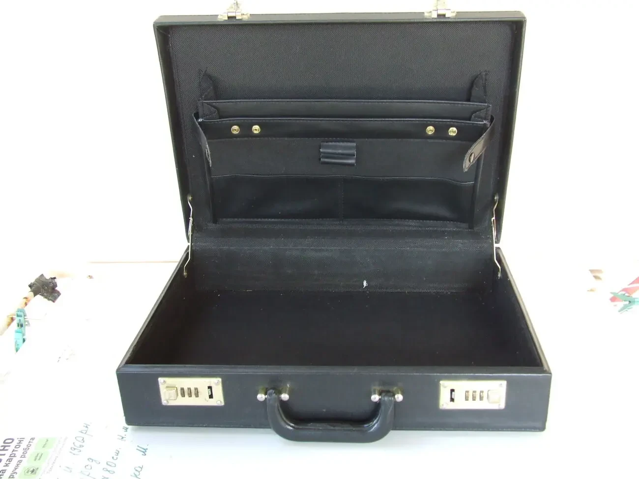 Дипломат   з кодовим замком  роз. 45х 32х 10  см.  1980 років.  ссср 4