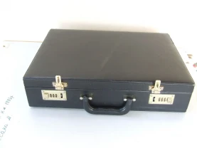 Дипломат   з кодовим замком  роз. 45х 32х 10  см.  1980 років.  ссср