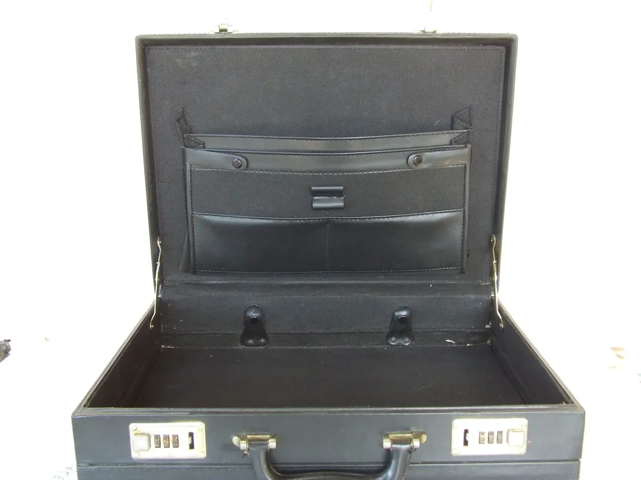 Дипломат   з кодовим замком  роз. 45х 32х 10  см.  1980 років.  ссср 5