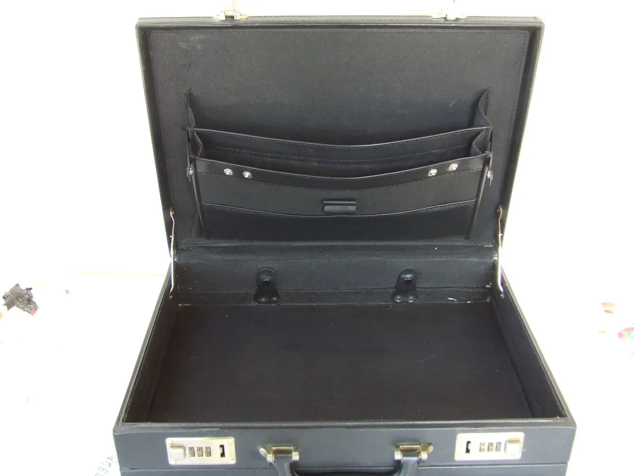 Дипломат   з кодовим замком  роз. 45х 32х 10  см.  1980 років.  ссср 7