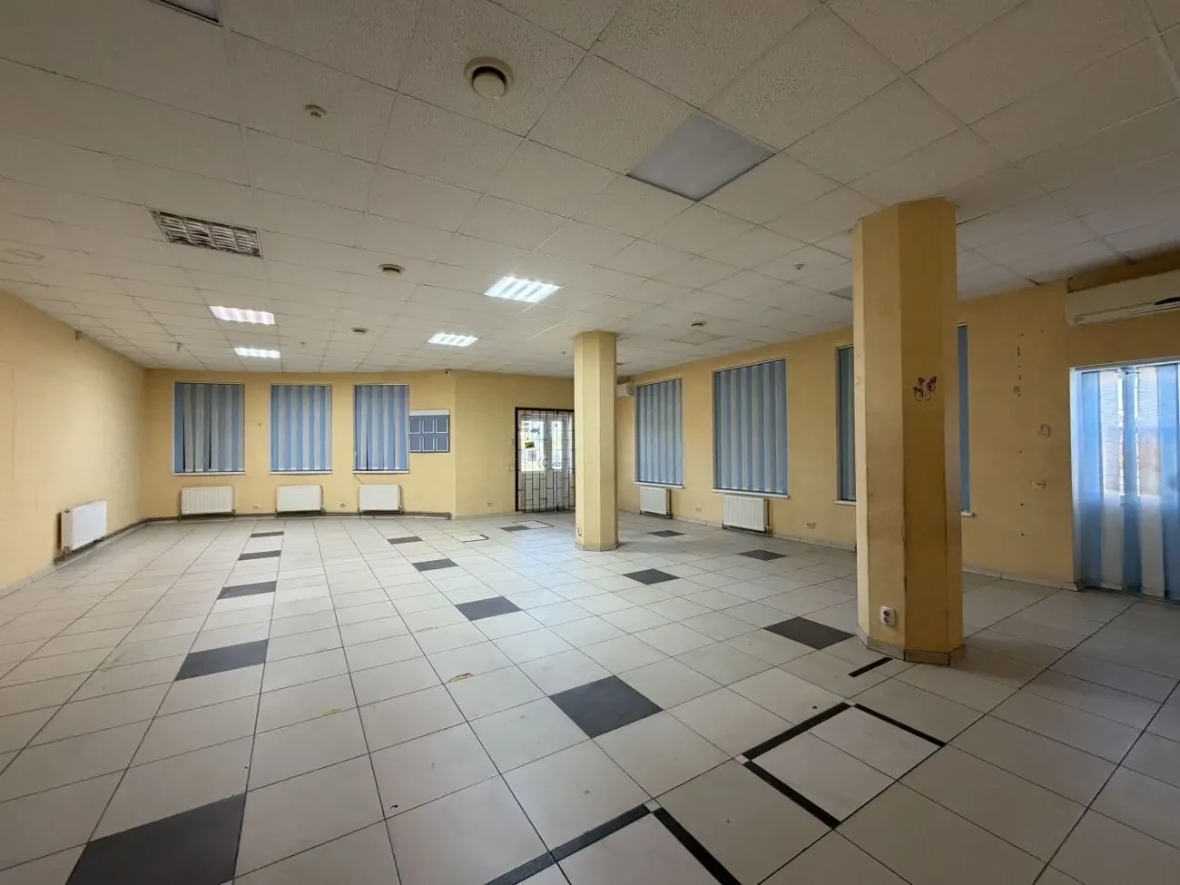 Продаж капітального магазину в місті Яготин 7