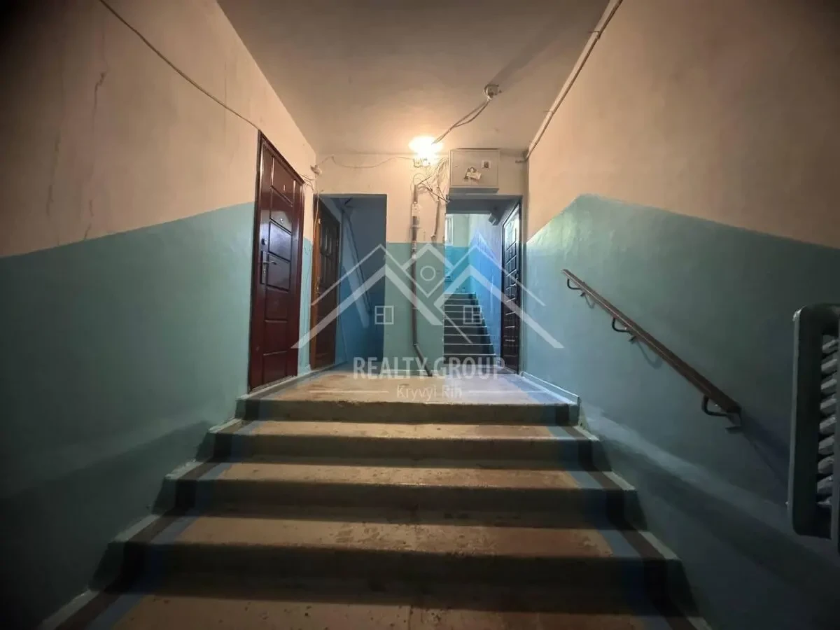Продається світла та простора 3-к кв по вул. Співдружності 32 2