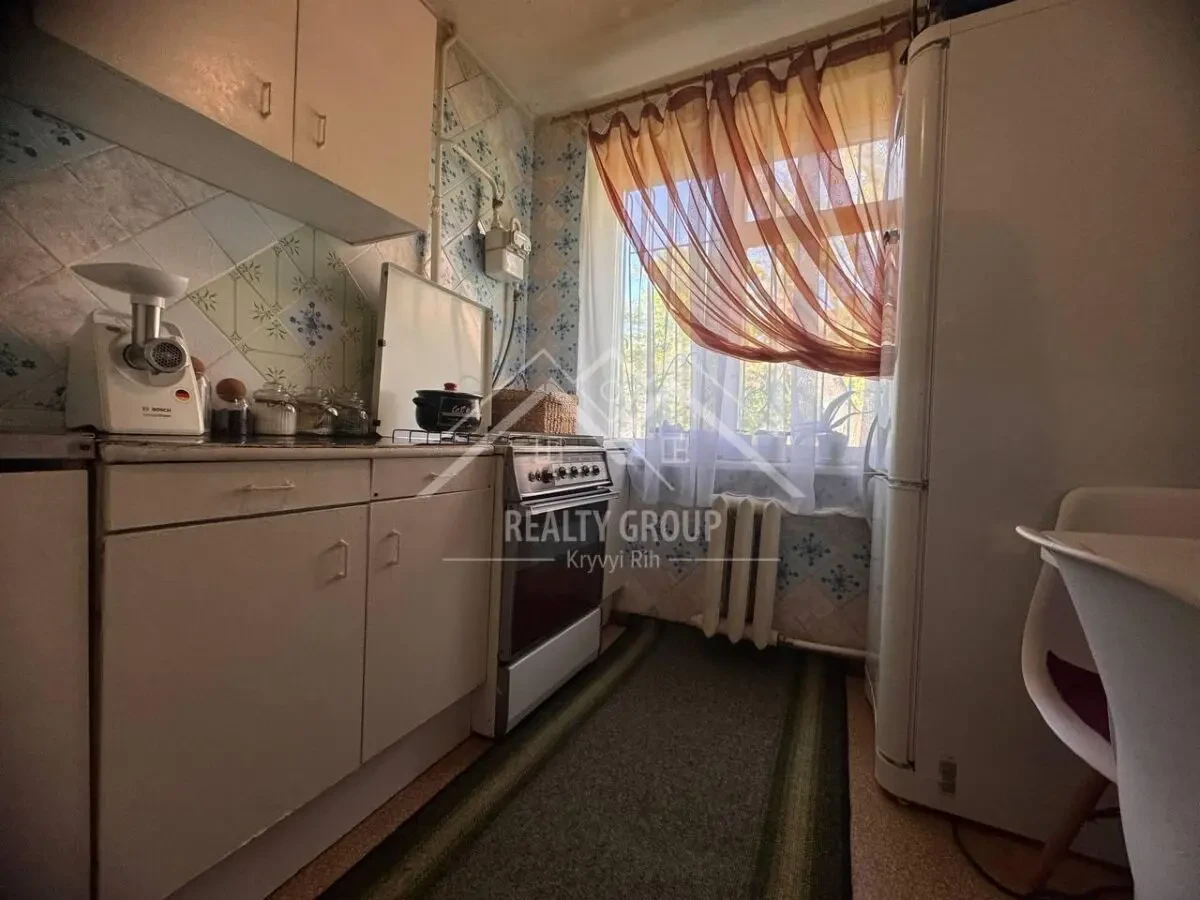 Продається світла та простора 3-к кв по вул. Співдружності 32 10
