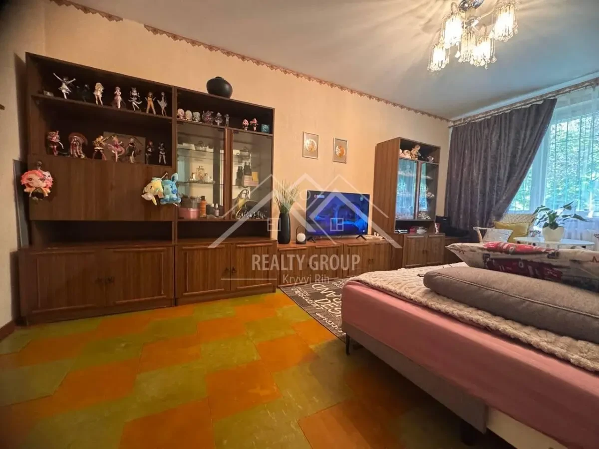 Продається світла та простора 3-к кв по вул. Співдружності 32 9